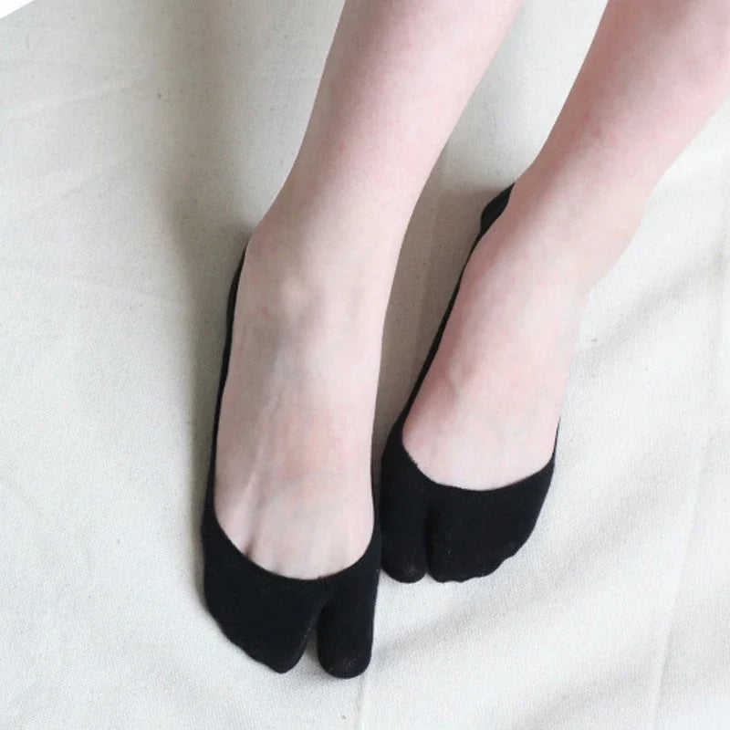 Women Two Finger Socks Summer Thin Non-slip Invisible Low Cut Boat Sock Solid Breathable Cotton Tabi Socks Comfortable